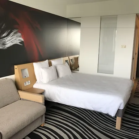 Novotel Poitiers Site Du Futuroscope 4* Чассенеуил-Ду-Поитоу