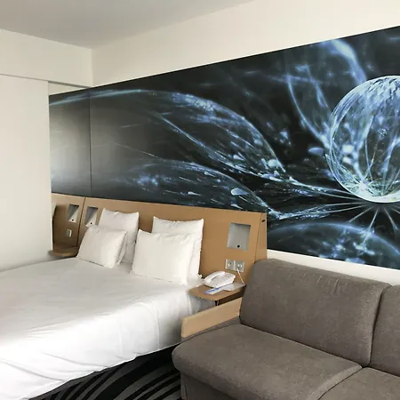 Отель Novotel Poitiers Site Du Futuroscope
