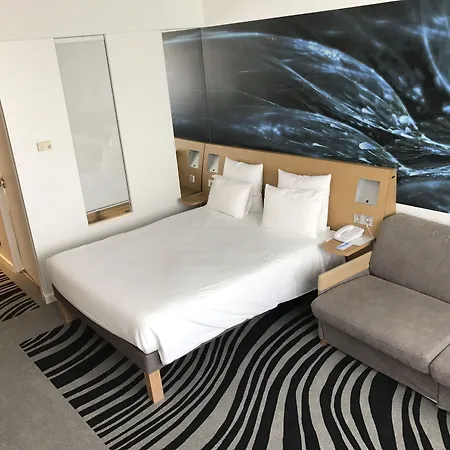 Hotel Novotel Poitiers Site Du Futuroscope 4*
