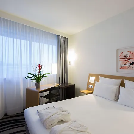 Novotel Poitiers Site Du Futuroscope Отель 4*