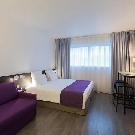 Отель Novotel Poitiers Site Du Futuroscope 4*